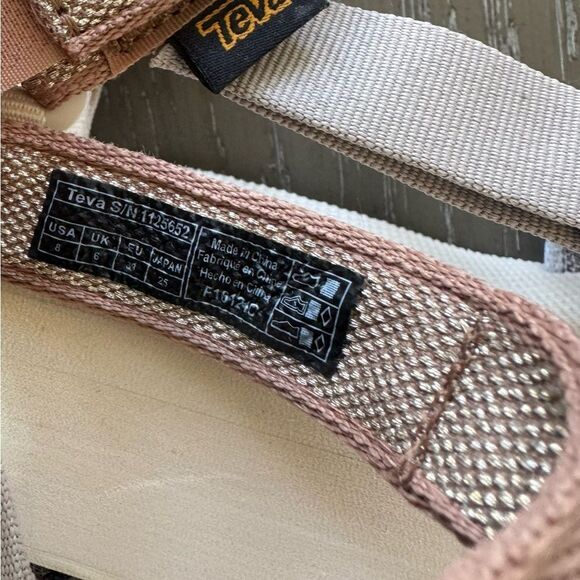 Teva Platform Women’s Metallic Universal Sandals Casual Shoes Size 8 EUC - Picture 7 of 12